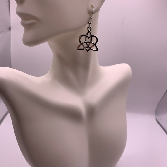 Celtic dangle earrings - Picture 3 of 3